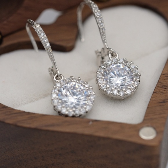 Stunning Sterling Silver Rhinestone Sparklers 🙌🏻✨⏰💭🤝⌛️ - Picture 13 of 14